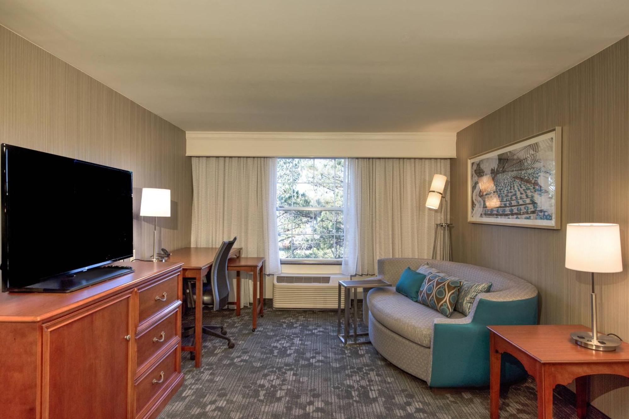 Hotel Courtyard Chapel Hill Esterno foto