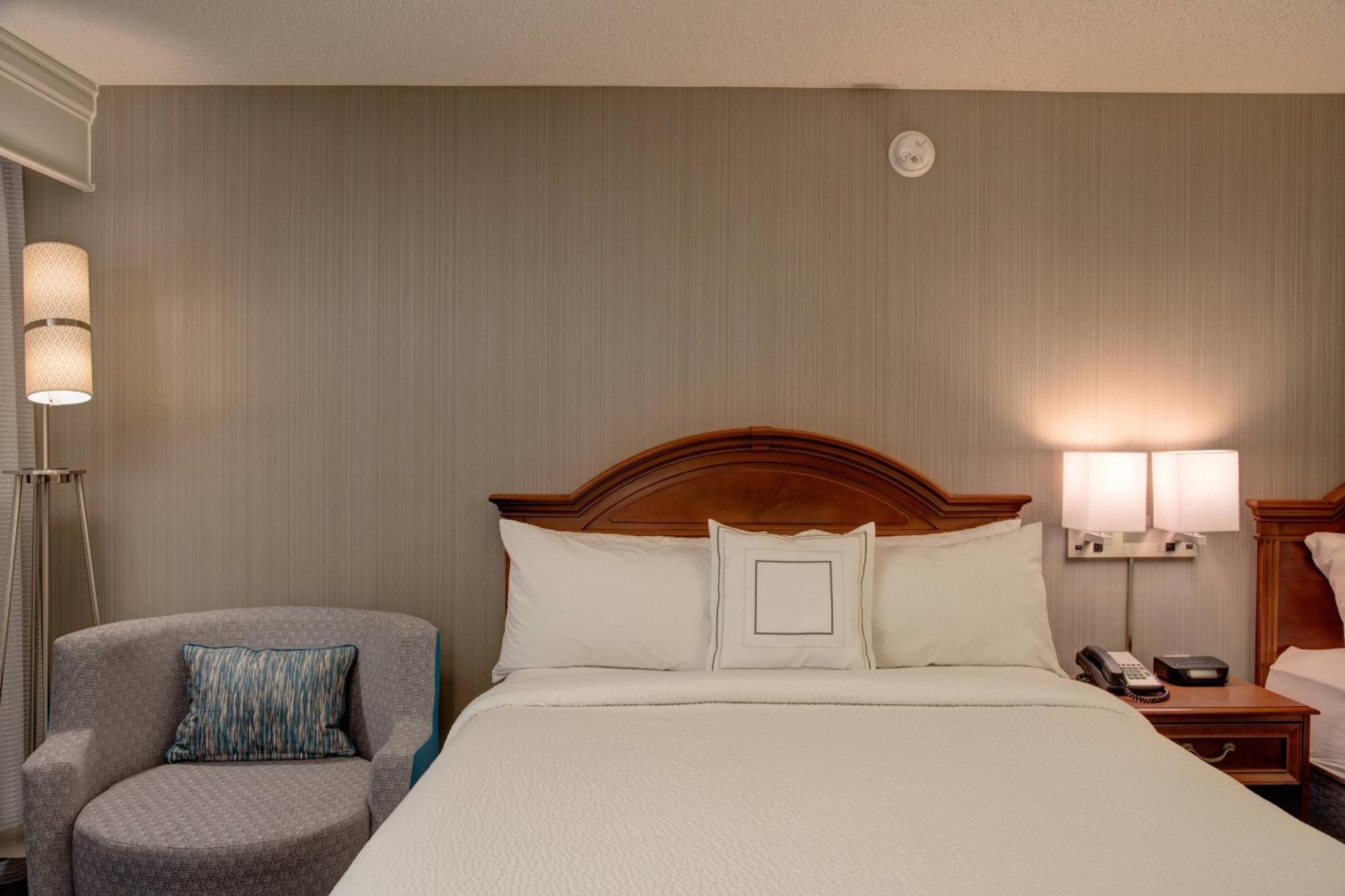 Hotel Courtyard Chapel Hill Esterno foto