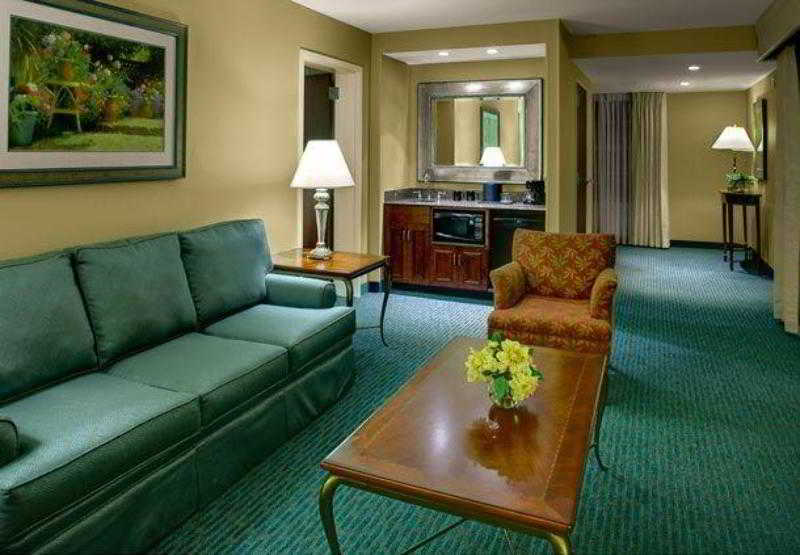 Hotel Courtyard Chapel Hill Esterno foto