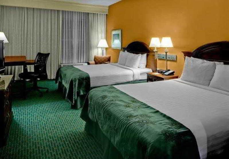 Hotel Courtyard Chapel Hill Esterno foto